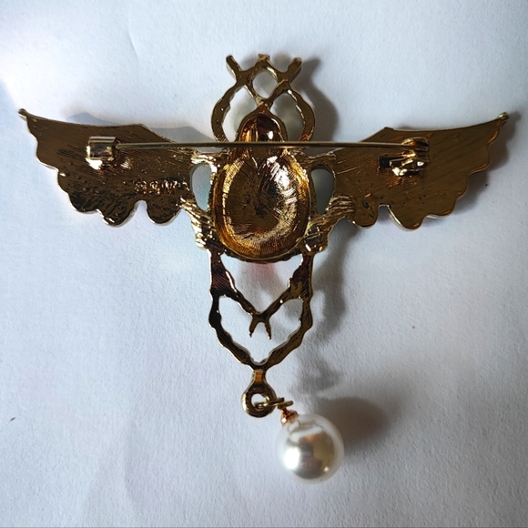 Winged Faux Pearl Enamel Scarab Brooch Signed S&M Pin Bug Insect Beetle NWOT - Picture 2 of 5